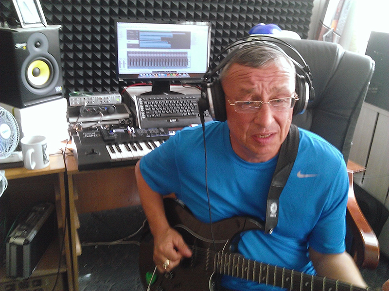 Андрей Климнюк заканчивает работу над новым альбомом с рабочим названием «Апрель» 2014. 11 апреля 2014 года