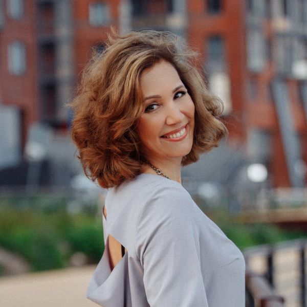 Елена Бакурова «Расстаемся красиво» 2025 Елена Бакурова «Расстаемся красиво» 2025