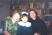 Андрей Мороз с дочерью и мамой.1995г
