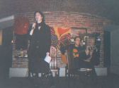 Юля Беломлинская, концерт в Бродячей Собаке- 2002 год. Питер.